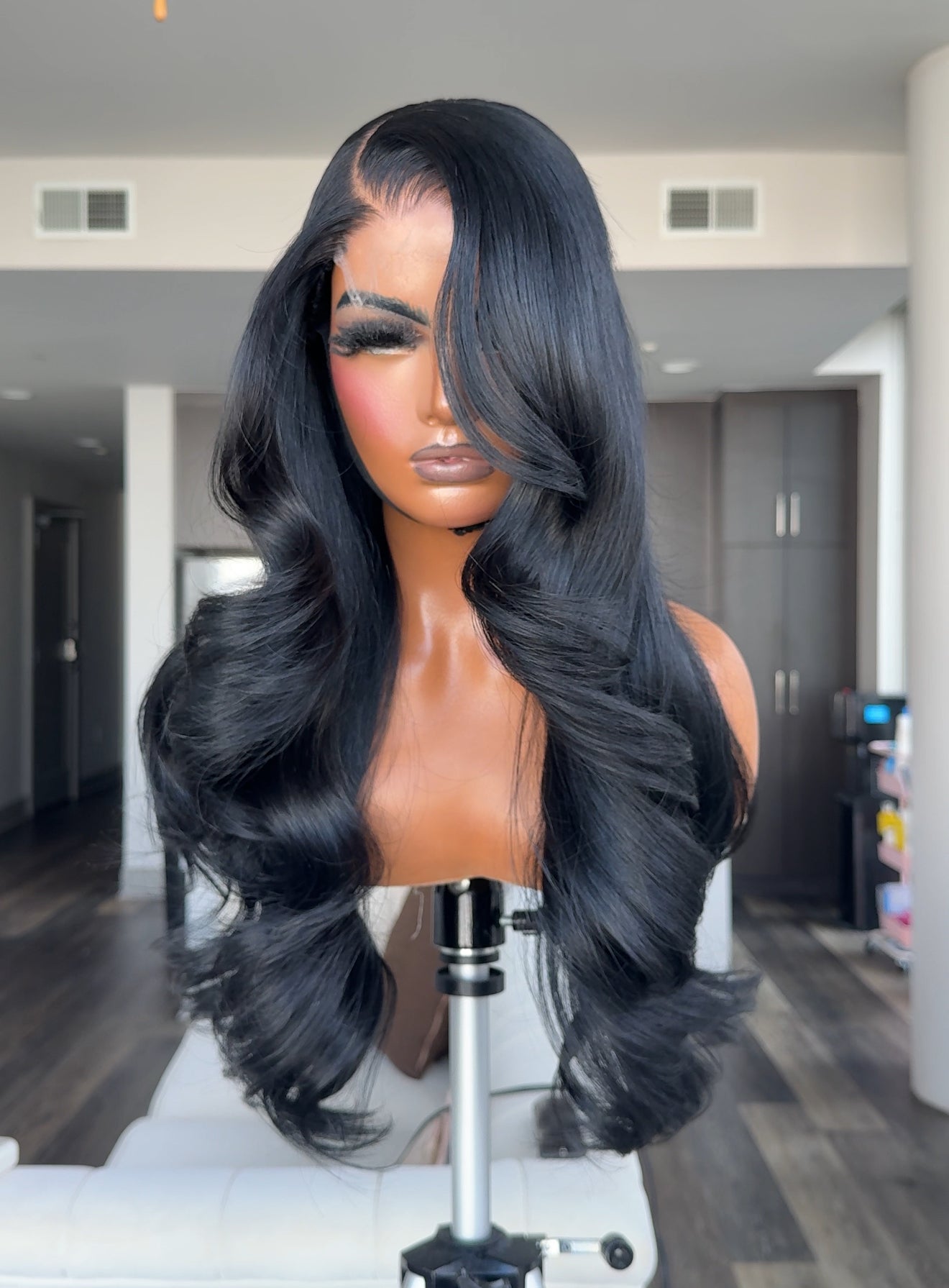 KOLORS: Jet Black | Right Side Part