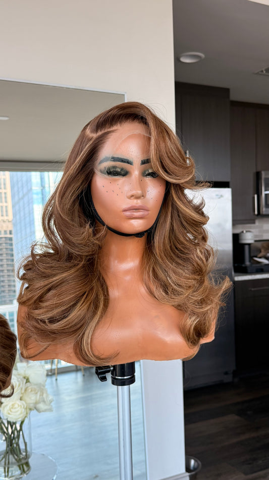 KOLORS: Honey  | 16in Right Side Part Bob